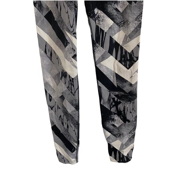 Nike XS Leggings Workout Marbled Print Black Gray Dri Fit Stretch - Picture 3 of 9